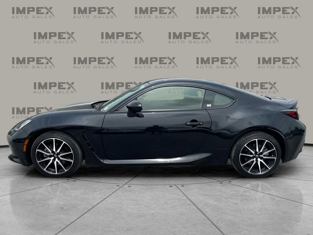 Used 2022  Toyota Base image 2