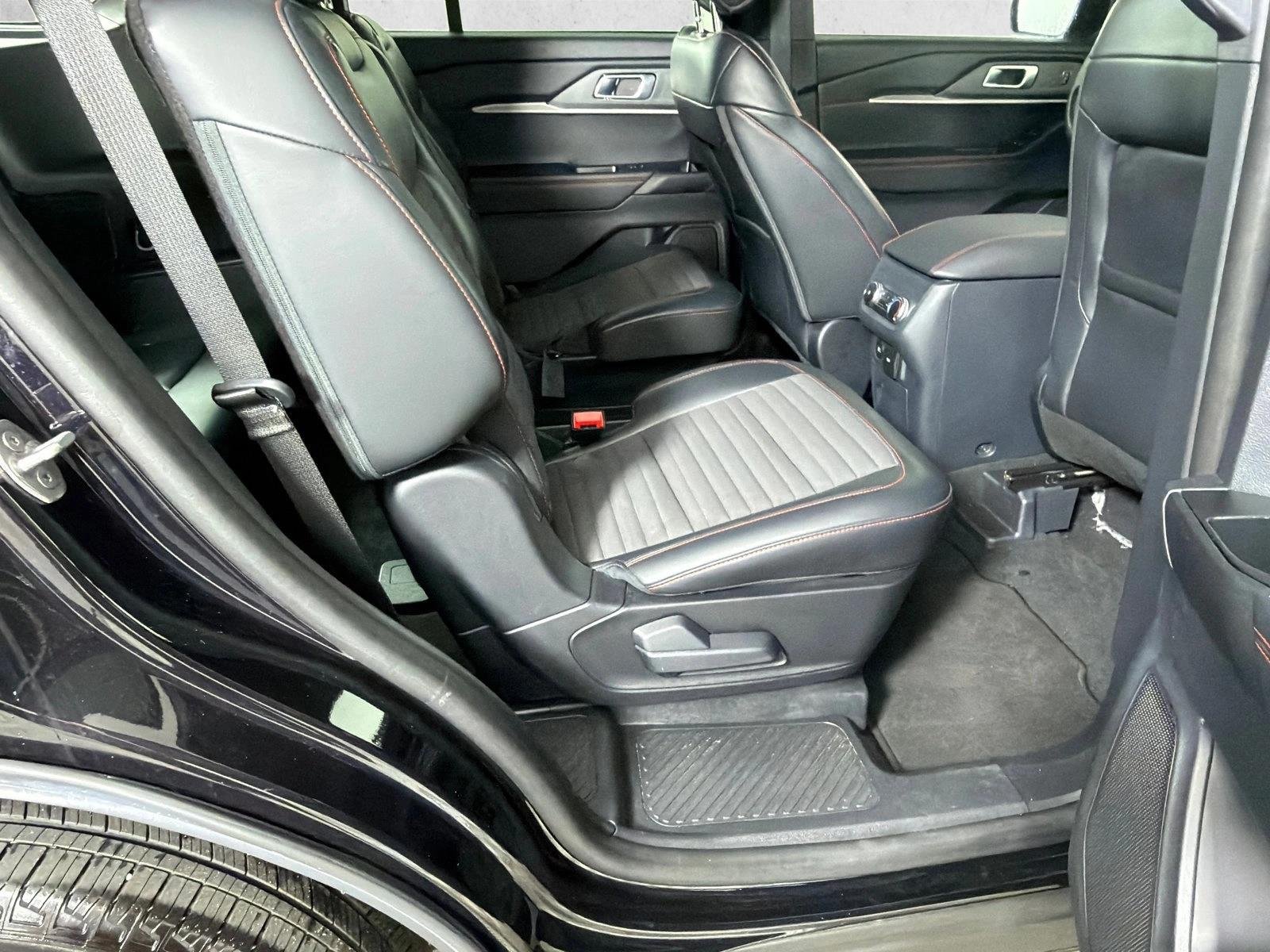 Used 2025 Agate Black Metallic Ford ST-Line image 16
