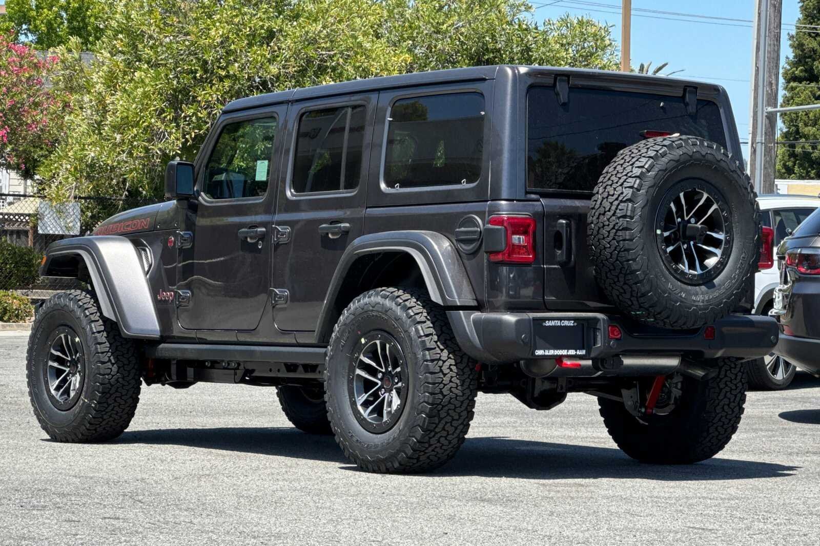 New 2026 Granite Crystal Metallic Clear-Coat Exterior Paint Jeep Rubicon image 6