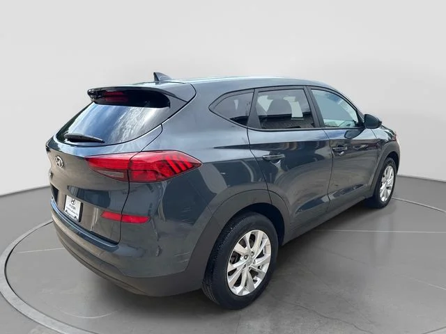 Used 2019 Blue Hyundai SE image 4