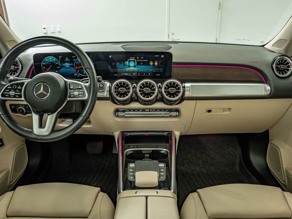 Used 2023 Polar White Mercedes-Benz GLB 250 image 31