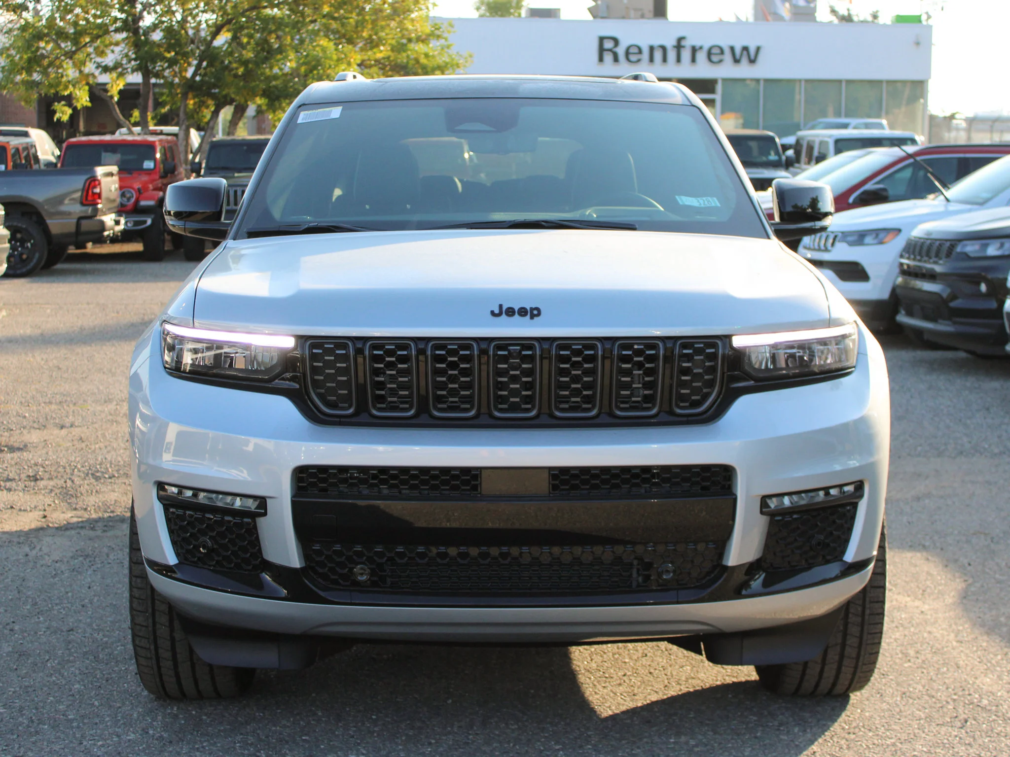 Used 2025 Silver Jeep Summit Reserve* 4x4, HUD, Night Vision, Massage Seats image 6