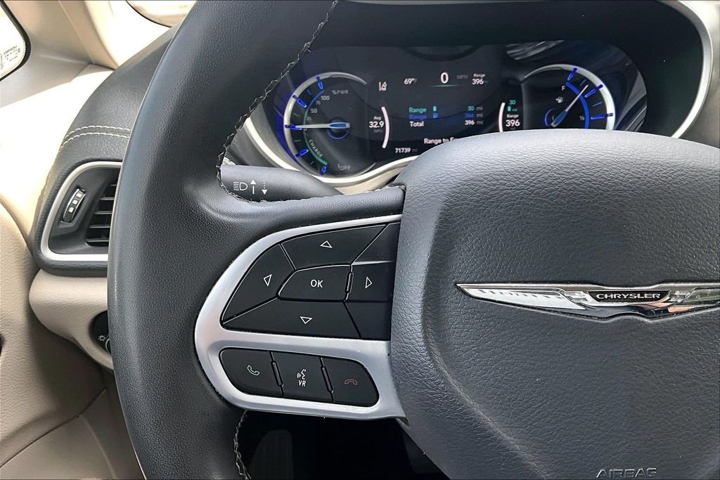 Used 2023 White Chrysler Touring L image 18