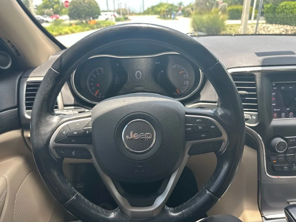 Used 2020 Diamond Black Jeep Laredo E image 26