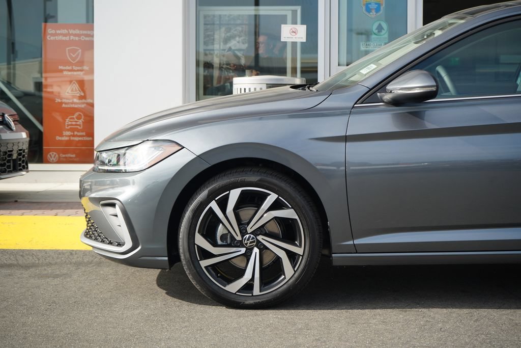 New 2026 Platinum Gray Metallic Volkswagen 1.5T SEL image 2