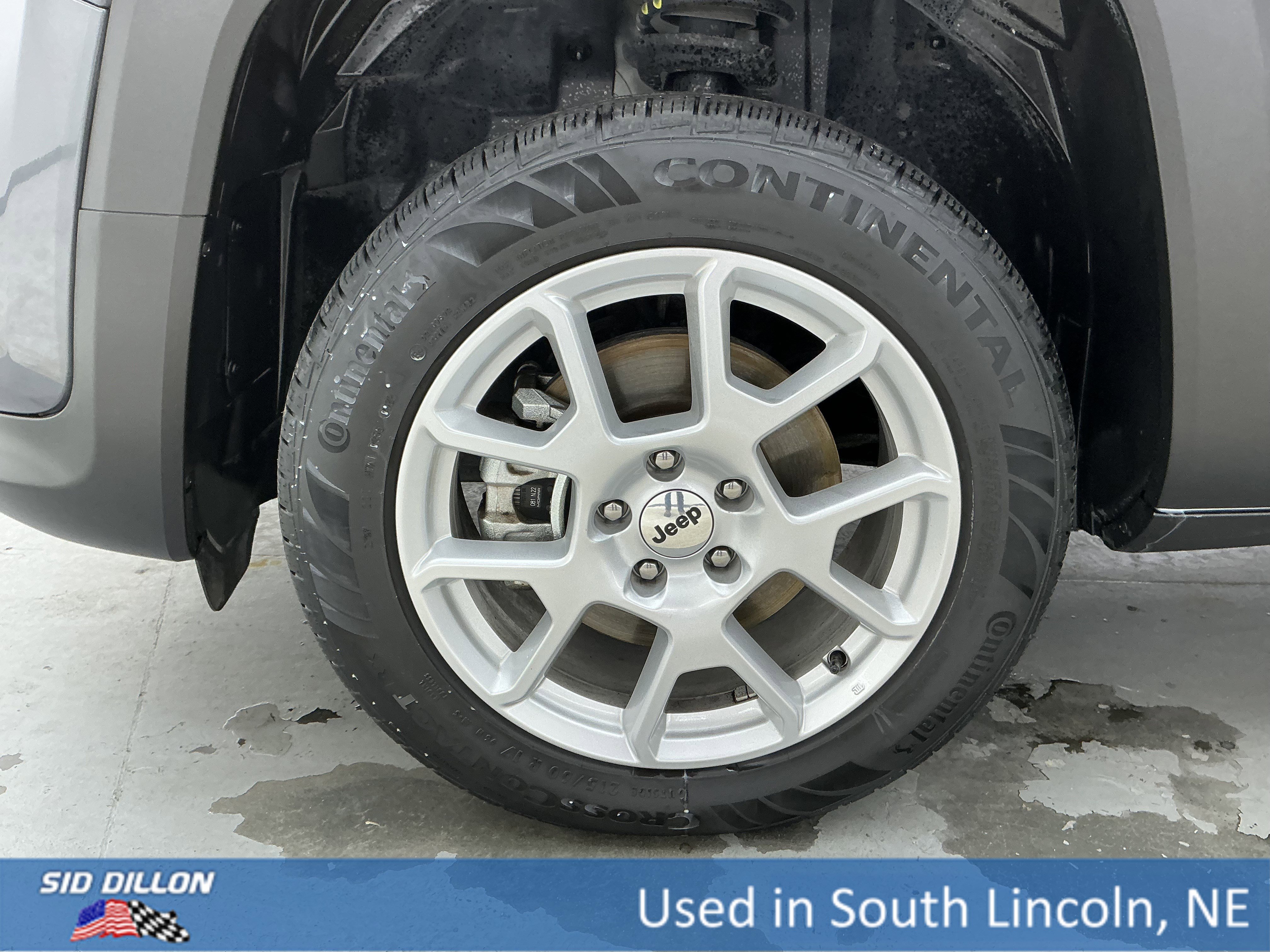 Used 2022 Graphite Gray Jeep Latitude image 18