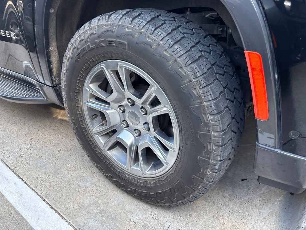 Used 2022 Black Jeep Series I image 13