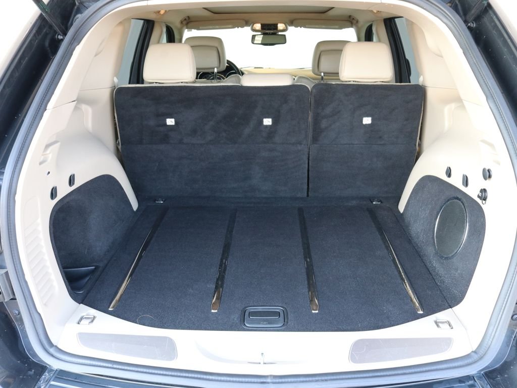 Used 2011 Gray Jeep Limited image 33