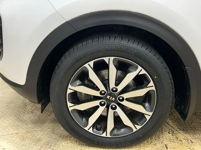Used 2017 White Kia EX image 20
