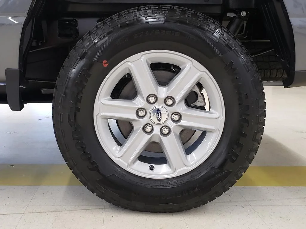 New 2026 Carbonized Gray Metallic Ford XLT image 26