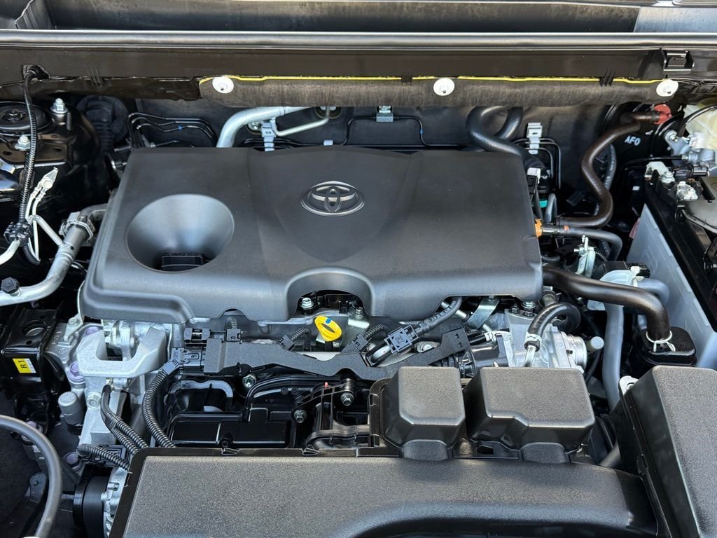 2025 Toyota RAV4 LE - Photo 31