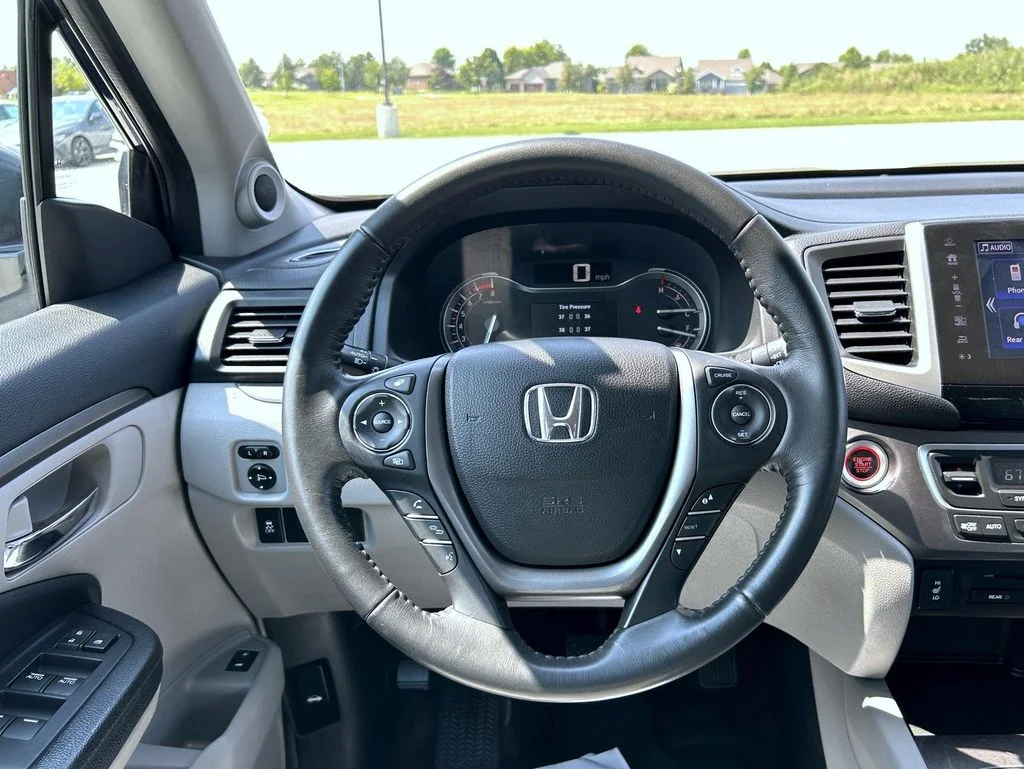 Used 2018 Blue Honda EX-L image 11