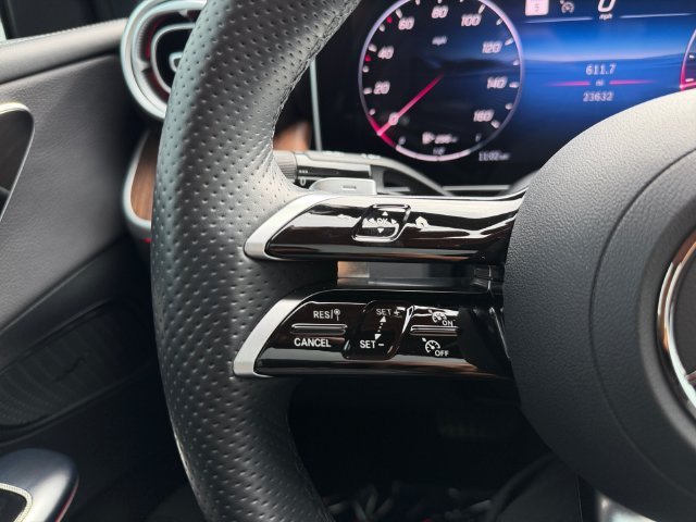 Used 2025  Mercedes-Benz GLC 300 Coupe image 23