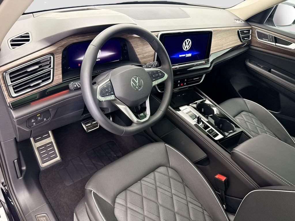 Used 2026  Volkswagen 2.0T SEL Premium R-Line image 9