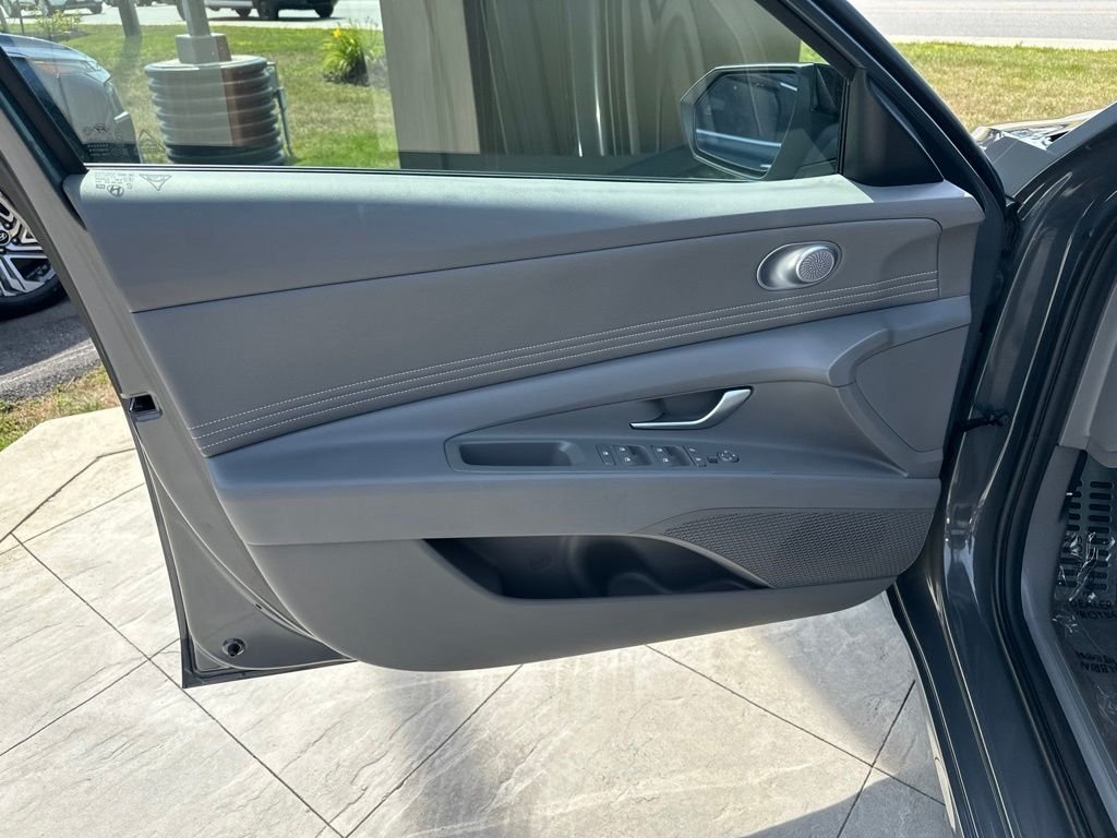 Used 2026 Gray Hyundai SEL Sport image 9