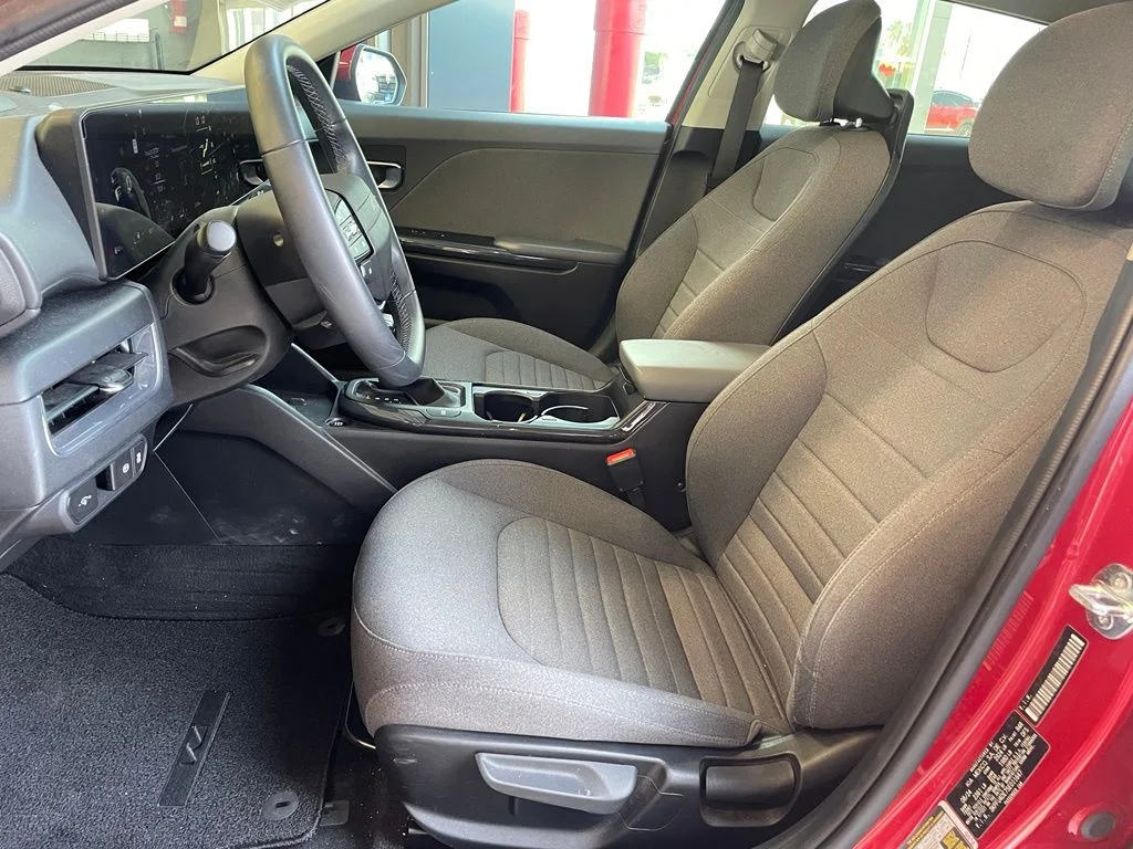 2025 Kia K4 EX - Photo 10