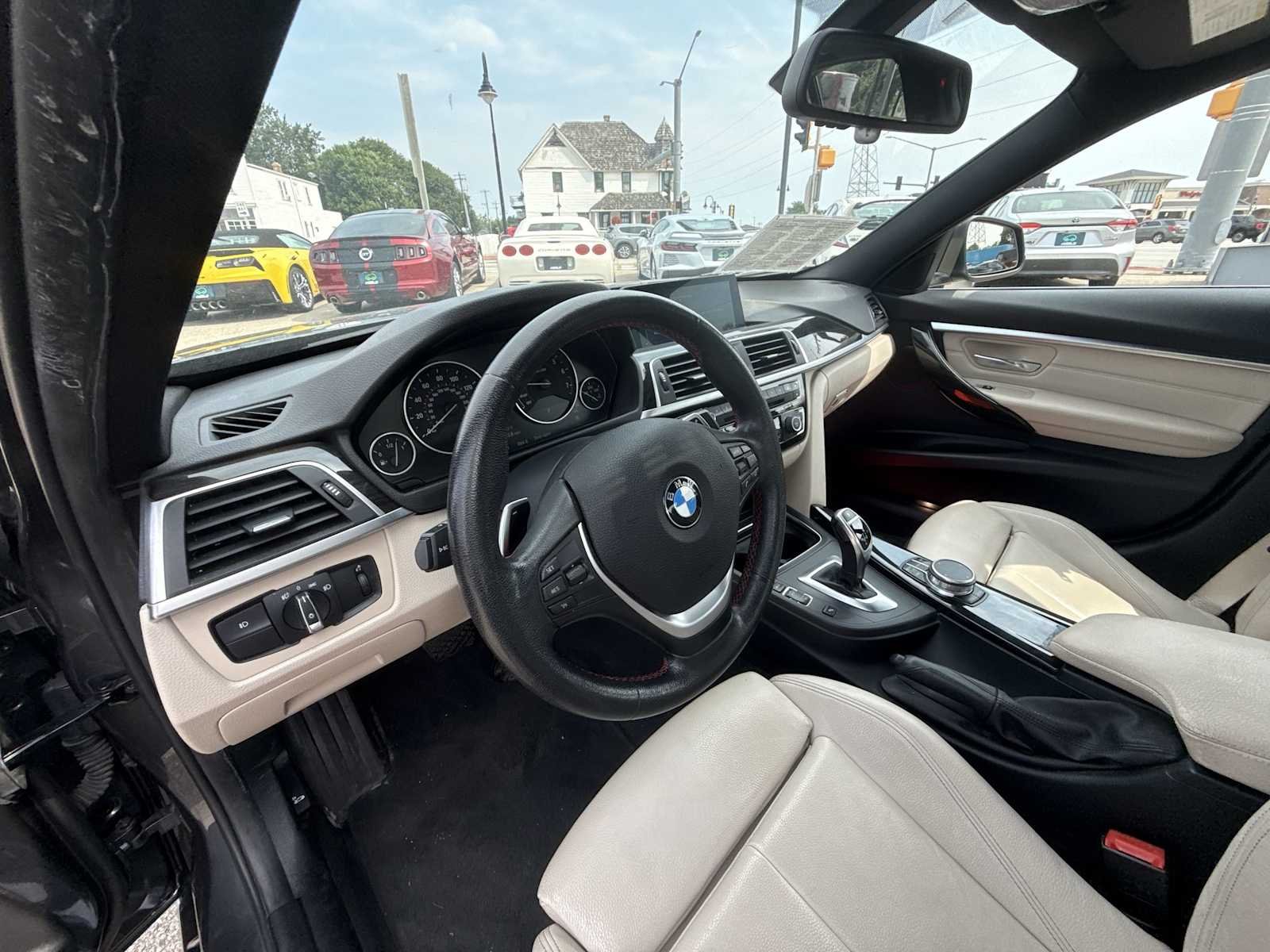 Used 2017 Gray BMW xDrive image 10
