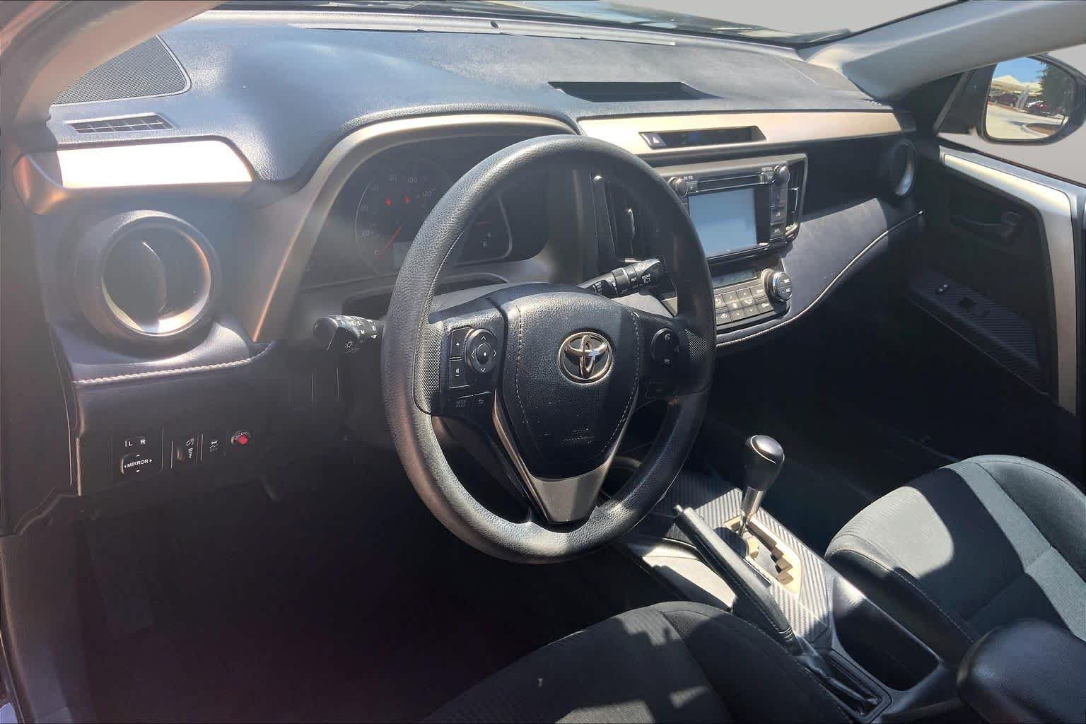 Used 2013 Black Toyota XLE image 17