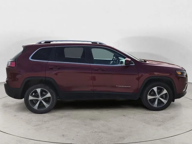 Used 2021 Velvet Jeep Limited image 4