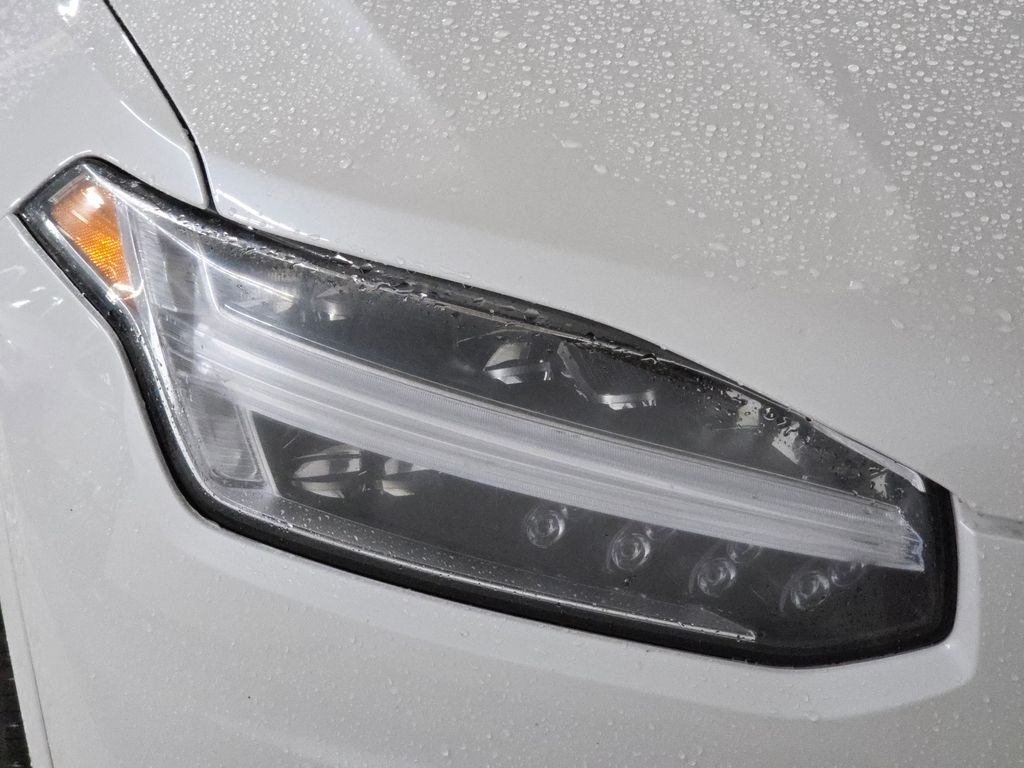 Used 2020 White Volvo T6 Momentum image 13