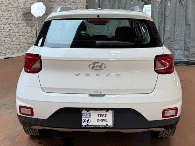New 2026 Lunar White W/Black Roof Hyundai SEL image 5