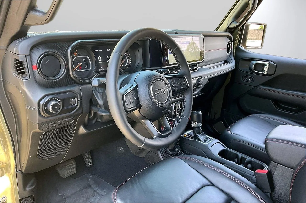 Used 2025  Jeep Rubicon image 19