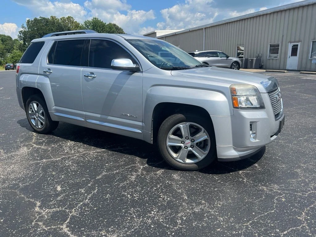 Used 2013 Silver GMC Denali image 2