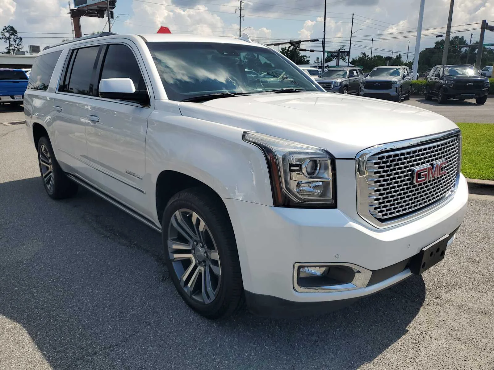 Used 2017 WHITE FROST TRICOAT GMC Denali image 8