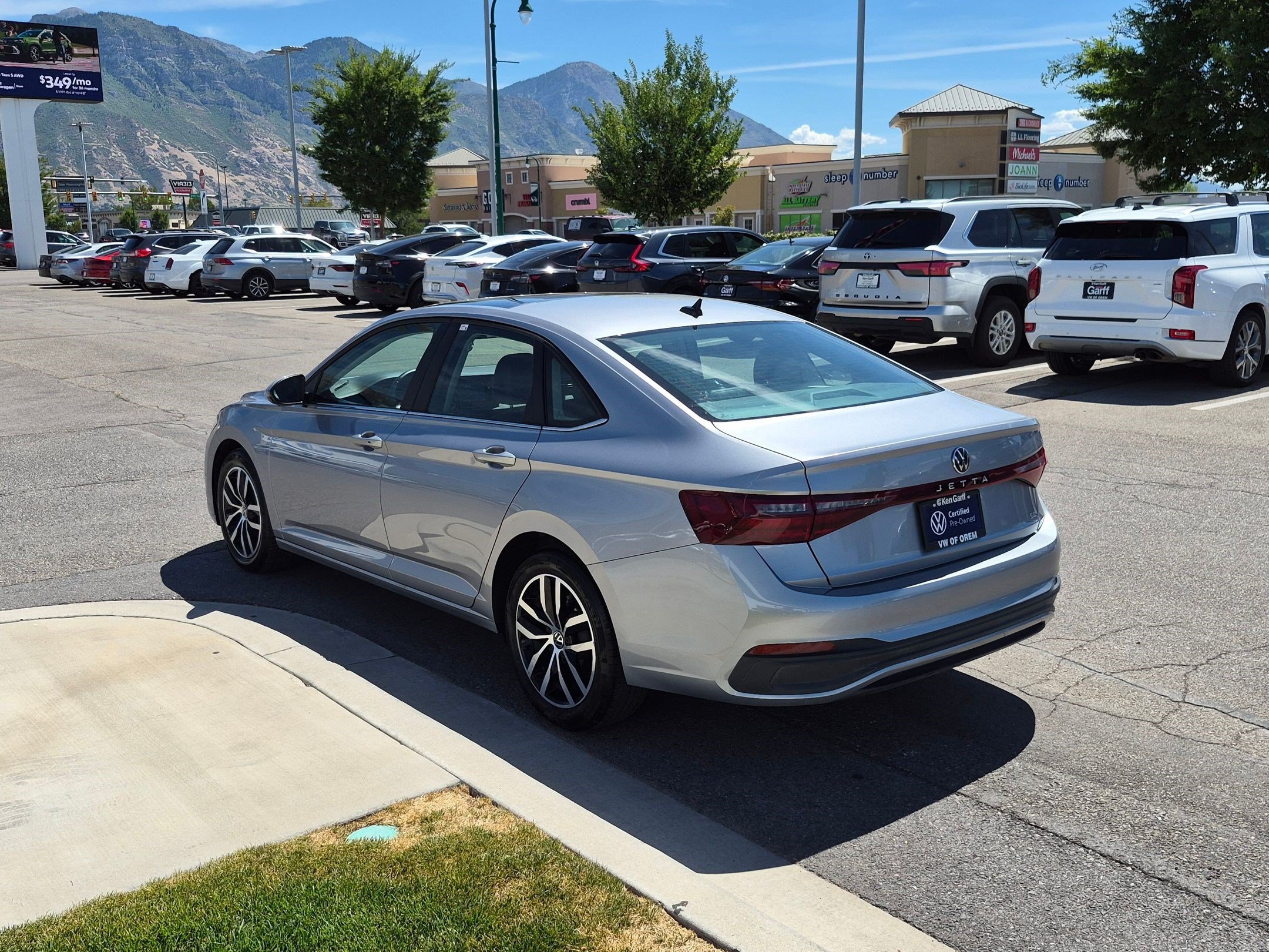 Certified Used 2025 Platinum Gray Metallic Volkswagen SE image 7