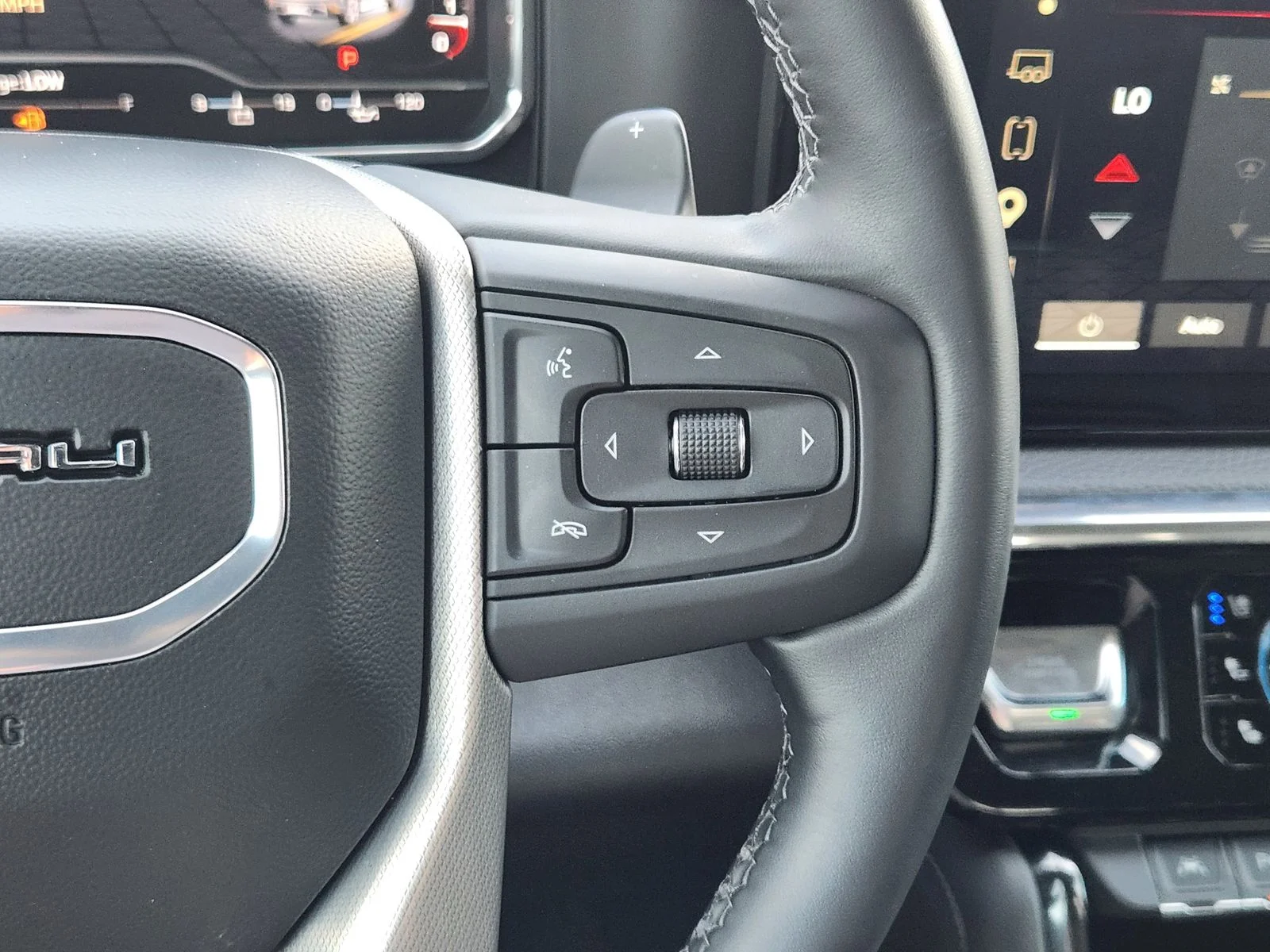 Used 2024 Silver GMC Denali image 27