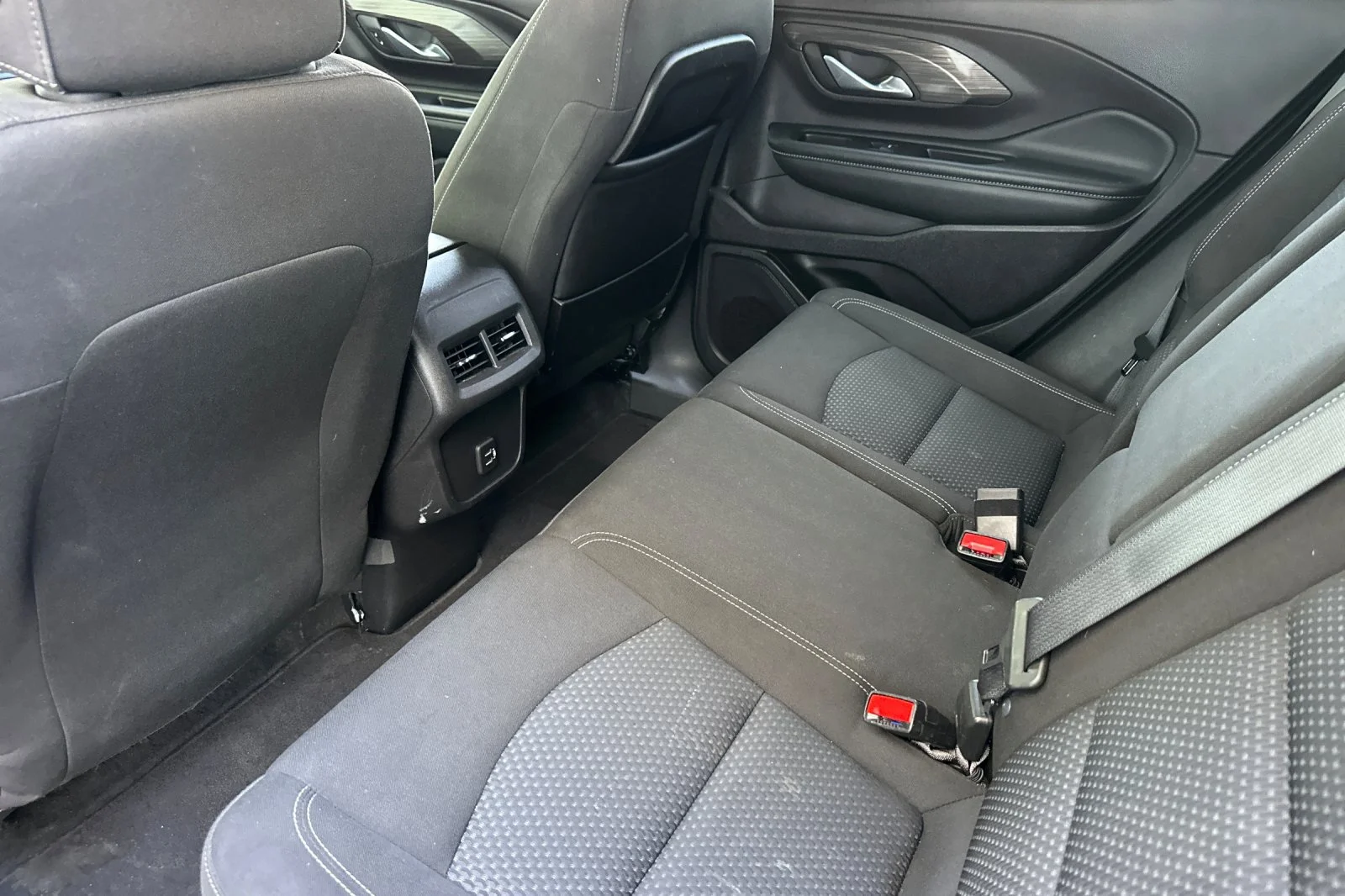 Used 2024 White GMC SLE image 12