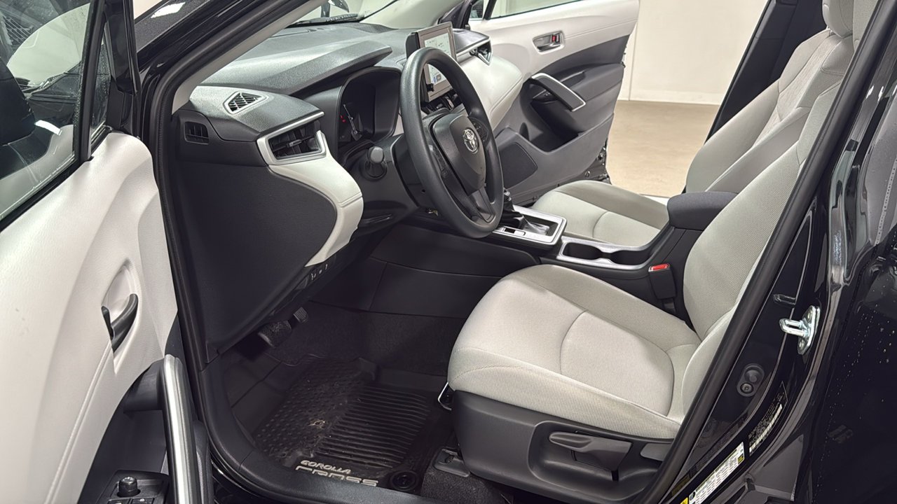 2026 Toyota Corolla Cross L - Photo 12