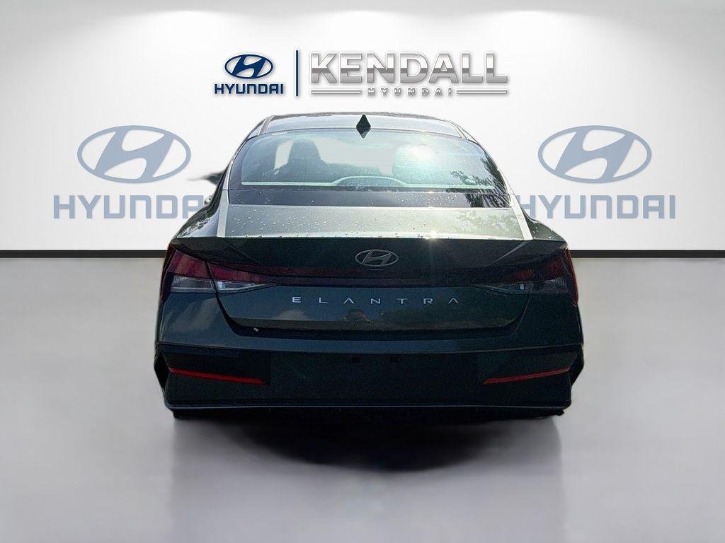 New 2026 Amazon Gray Hyundai SE image 5