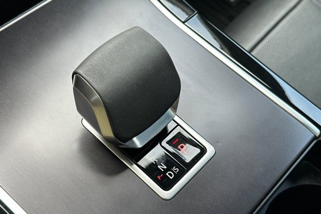 Certified Used 2026 White Land Rover Dynamic SE image 21