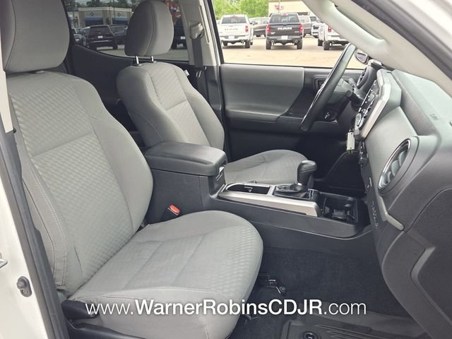 Used 2022 White Toyota SR5 image 17