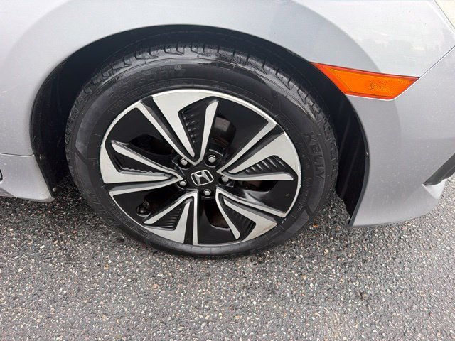 Used 2017  Honda EX-T image 2