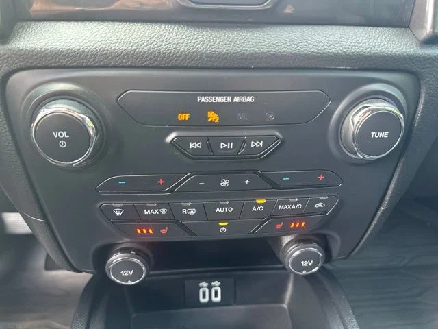 Used 2019 Saber Metallic Ford Lariat image 28