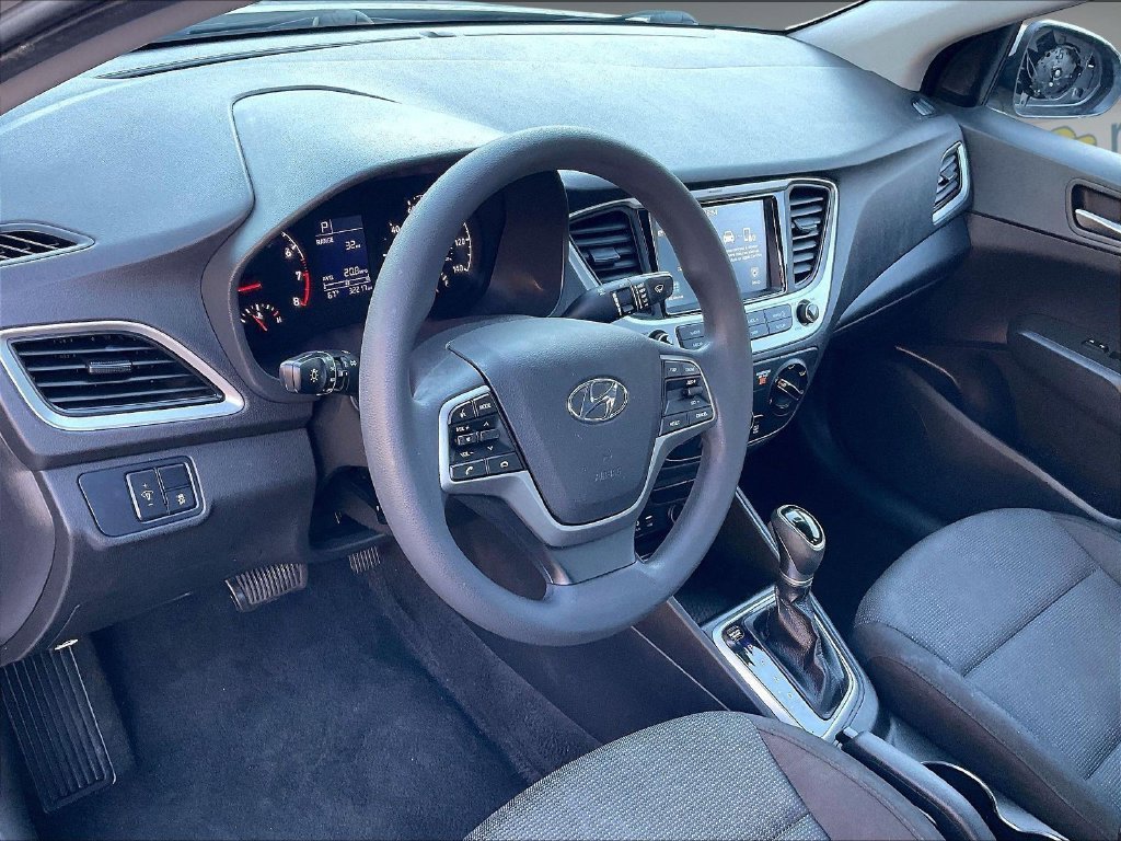 Used 2022 Silver Hyundai SEL image 8