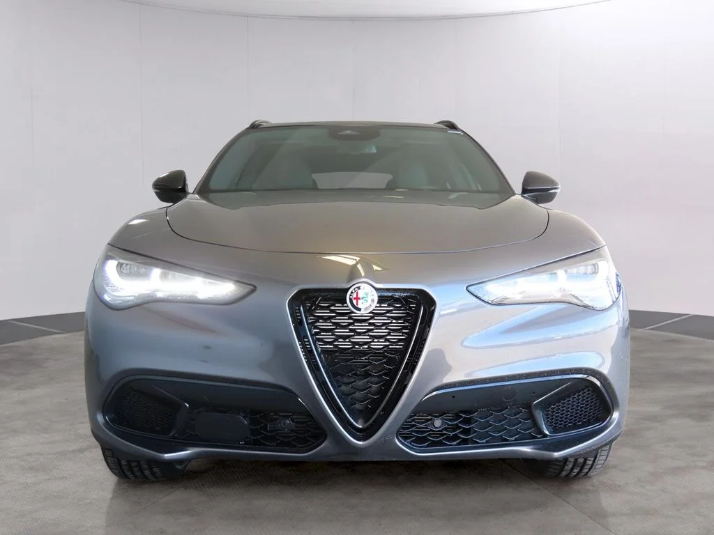 New 2025 Vesuvio Gray Metallic Exterior Paint Alfa Romeo Base image 2