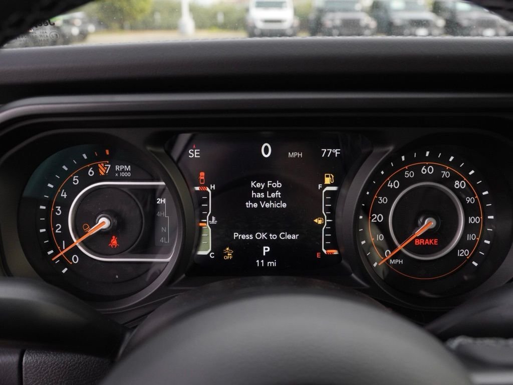 New 2026 Bright White Clear-Coat Exterior Paint Jeep Mojave image 12