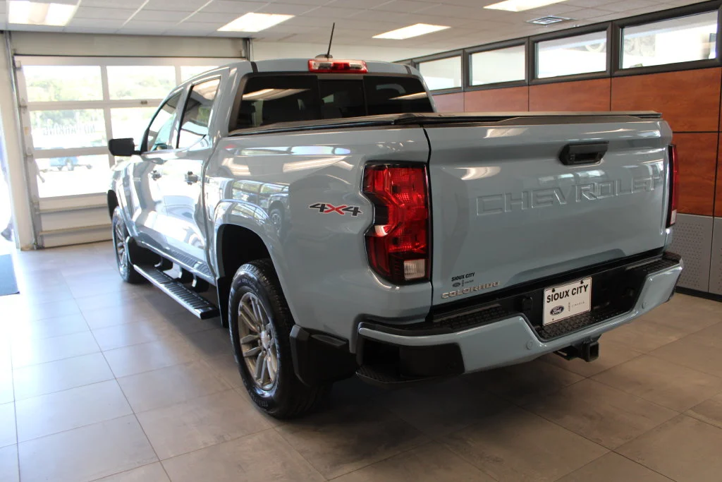 Used 2025 Metallic Chevrolet LT image 7