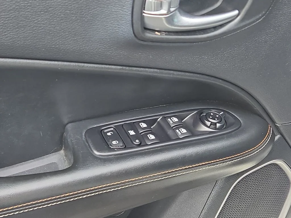 Used 2019 White Clearcoat Jeep Sport image 27
