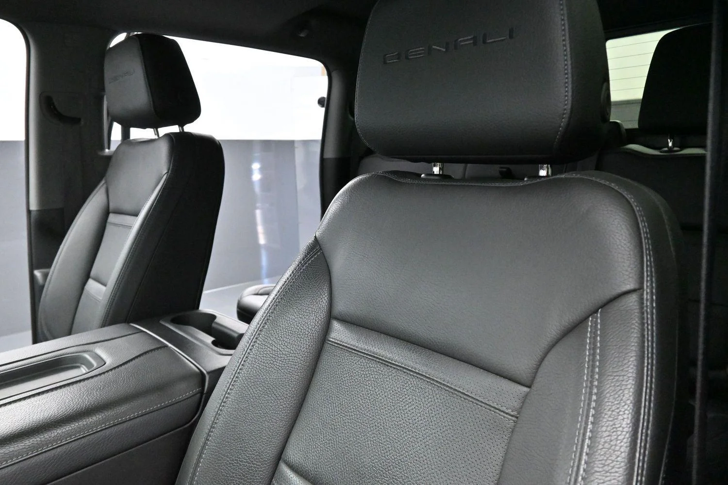 Used 2021 Onyx Black GMC Denali image 15