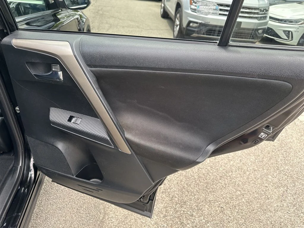 Used 2015 Black Toyota XLE image 30