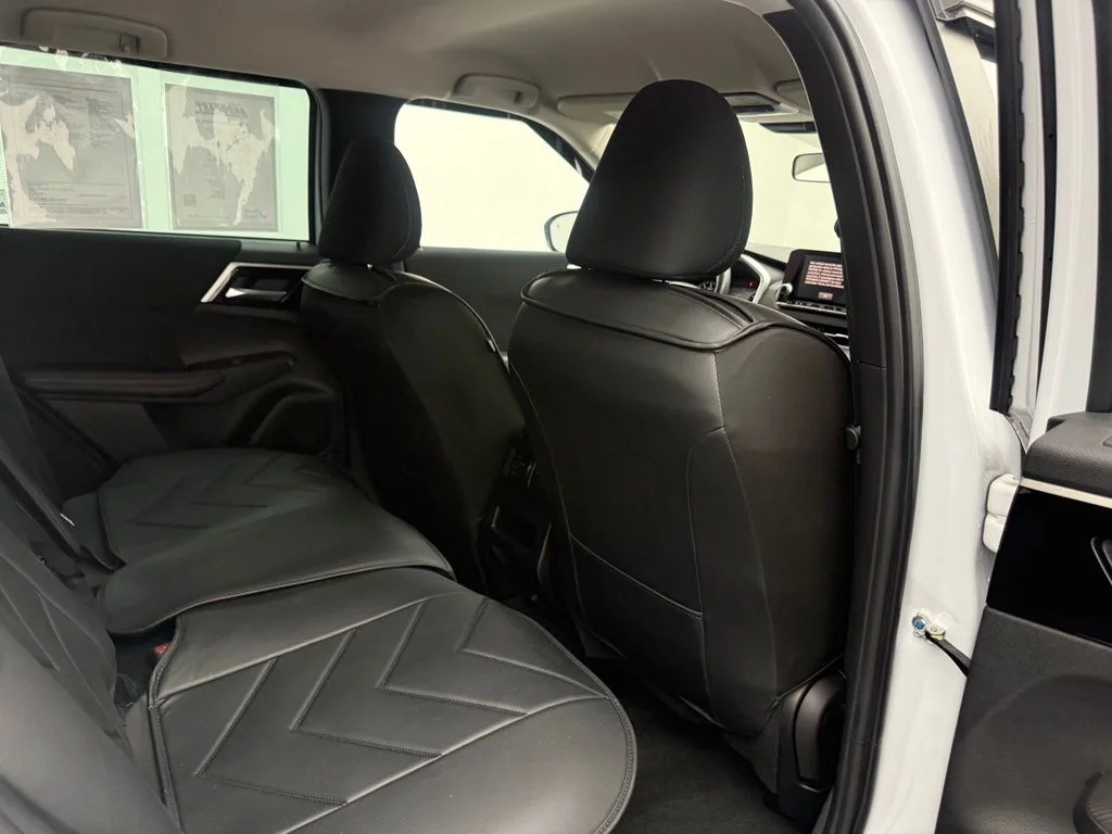 Used 2023  Mitsubishi ES image 30