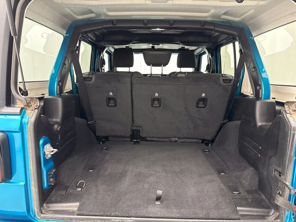 Used 2020 Bikini Pearlcoat Jeep Unlimited Sport image 8