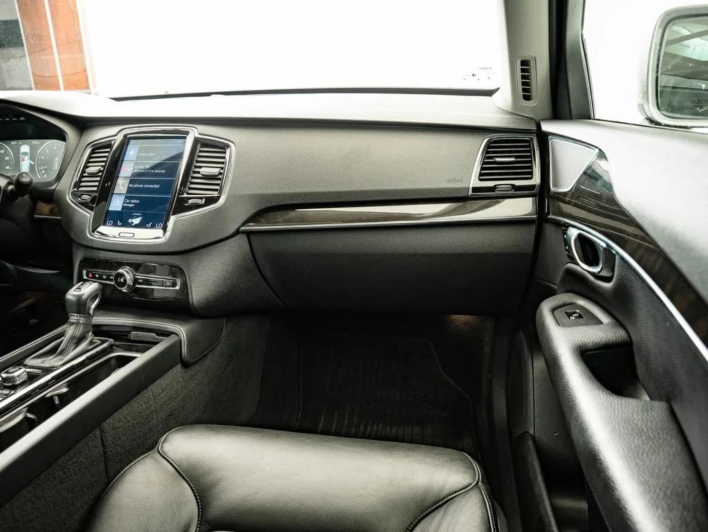 Used 2018 Bright Silver Metallic Volvo T6 Momentum image 49