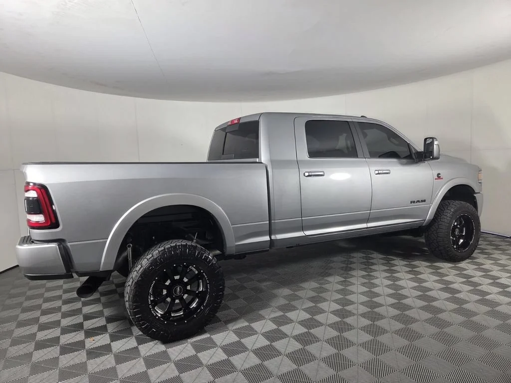 Used 2024 Billet Silver Metallic Clearcoat Ram Laramie image 4