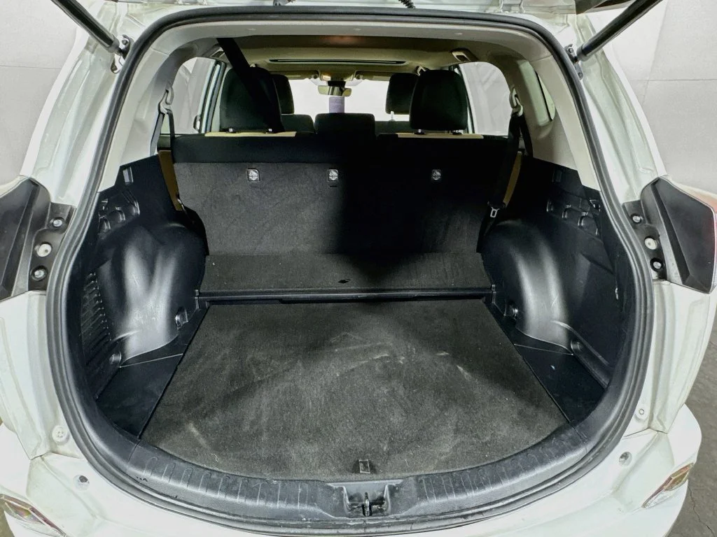 Used 2018 White Toyota XLE image 30