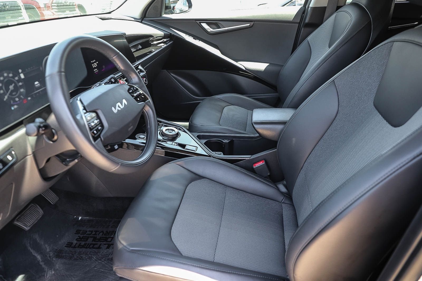 Used 2023 Blue Kia Wind image 17